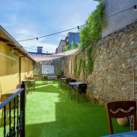 Micro-Hostal La Puerta Del Perdon Villafranca Del Bierzo Eksteriør billede