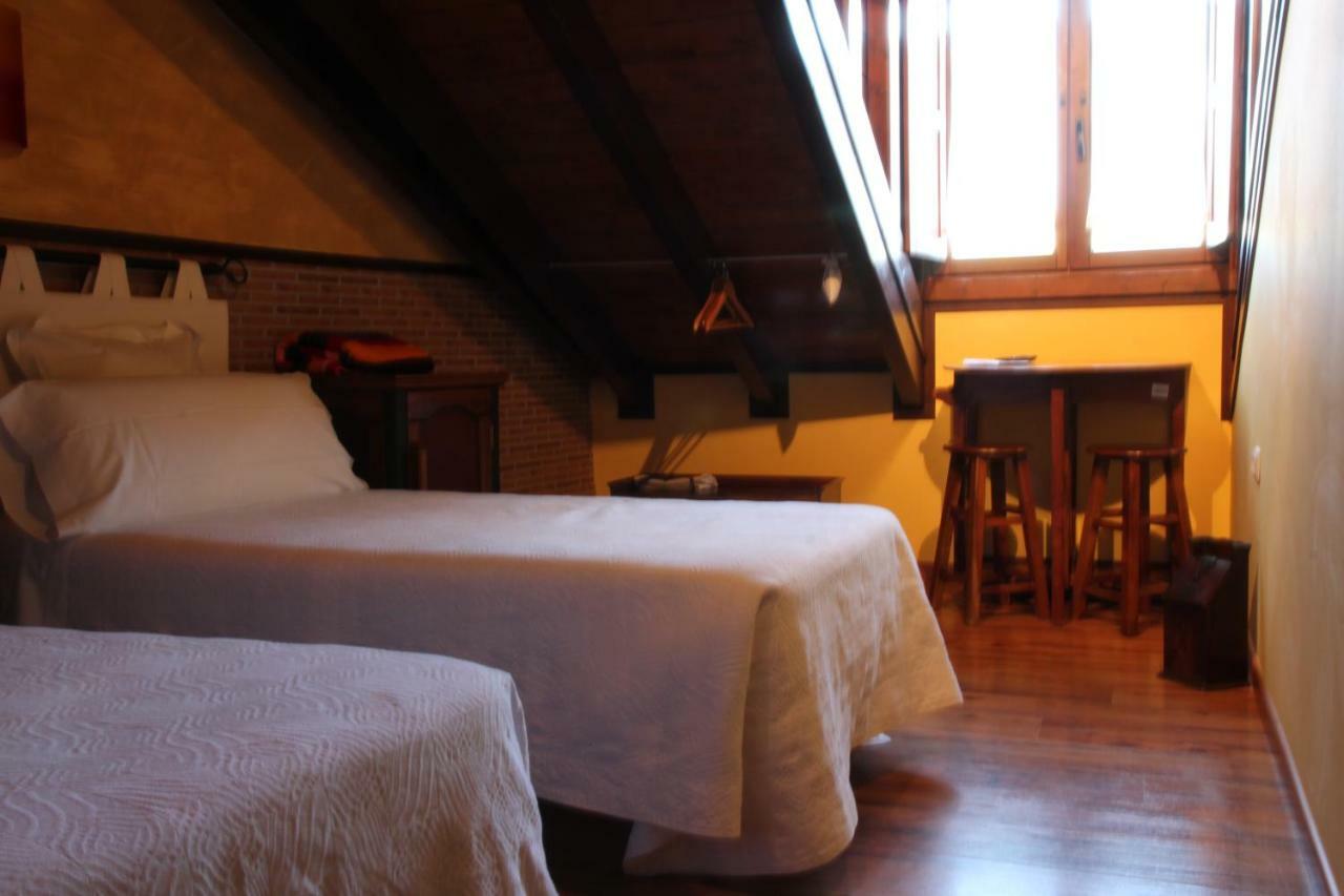 Micro-Hostal La Puerta Del Perdon Villafranca Del Bierzo Eksteriør billede
