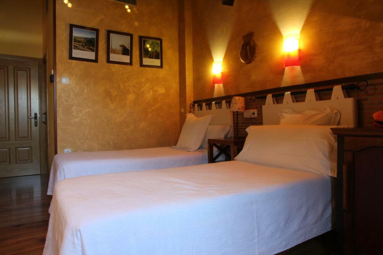 Micro-Hostal La Puerta Del Perdon Villafranca Del Bierzo Eksteriør billede