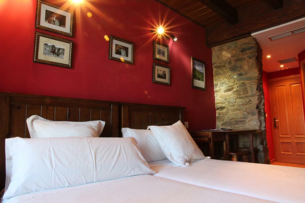 Micro-Hostal La Puerta Del Perdon Villafranca Del Bierzo Eksteriør billede